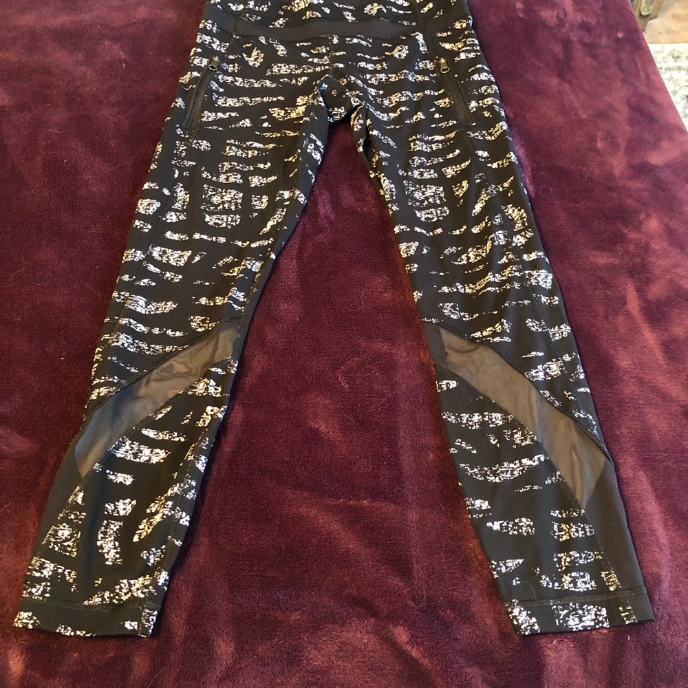 Black and white lululemon 7/8